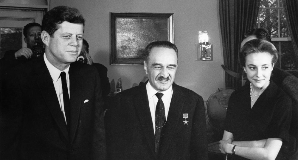 Почему Анастаса Микояна называли «вечным наркомом» — и как ему удавалось сохранять позиции в разных эпохах