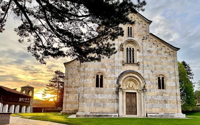 
Монастырь Высокие Дечаны. https://mitropolija.com/2023/06/19/manastir-visoki-decani-hitan-apel-za-mir-i-uzdrzanost-na-kosovu-i-metohiji/