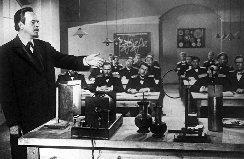 Кадр из фильма о российском изобретателе радио Александре Попове.