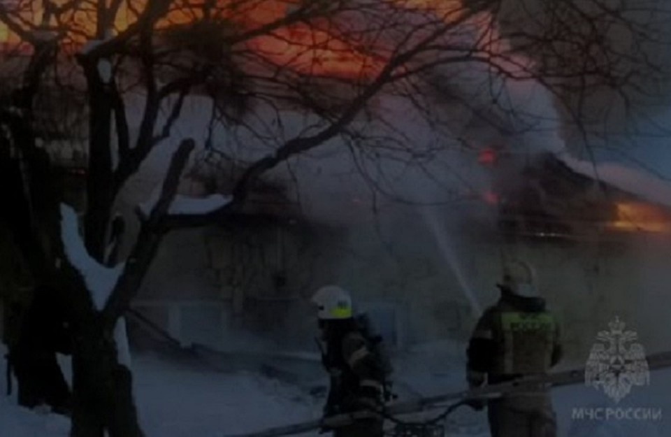    Огонь охватил 450 квадратных метров. Фото: скриншот видео
