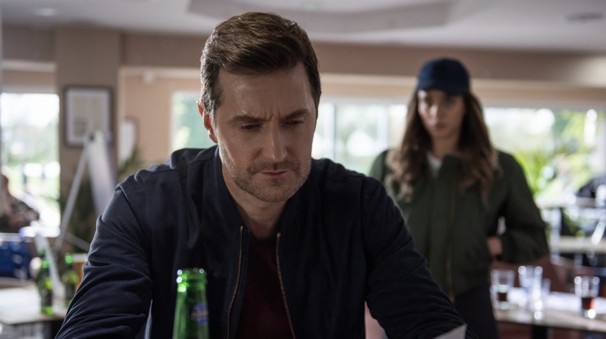 Кадр из мини-сериала «Незнакомка», 2020 год, режиссеры Дэниэл О’Хара, Ханна Куинн