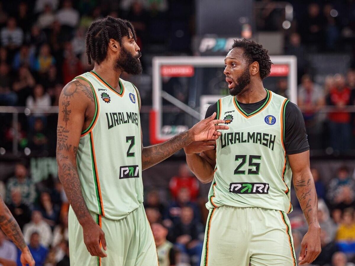    Баскетболисты "Уралмаша" Октавиус Эллис (справа) и Тайрелл Нэльсон | © Фото : Пресс-служба "Уралмаша"