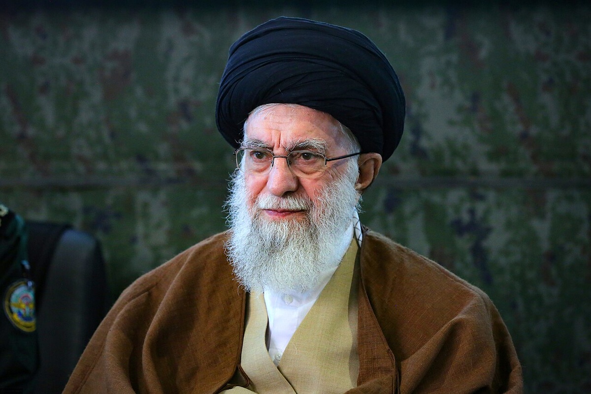     Верховный лидер Ирана Али Хаменеи   
khamenei.ir