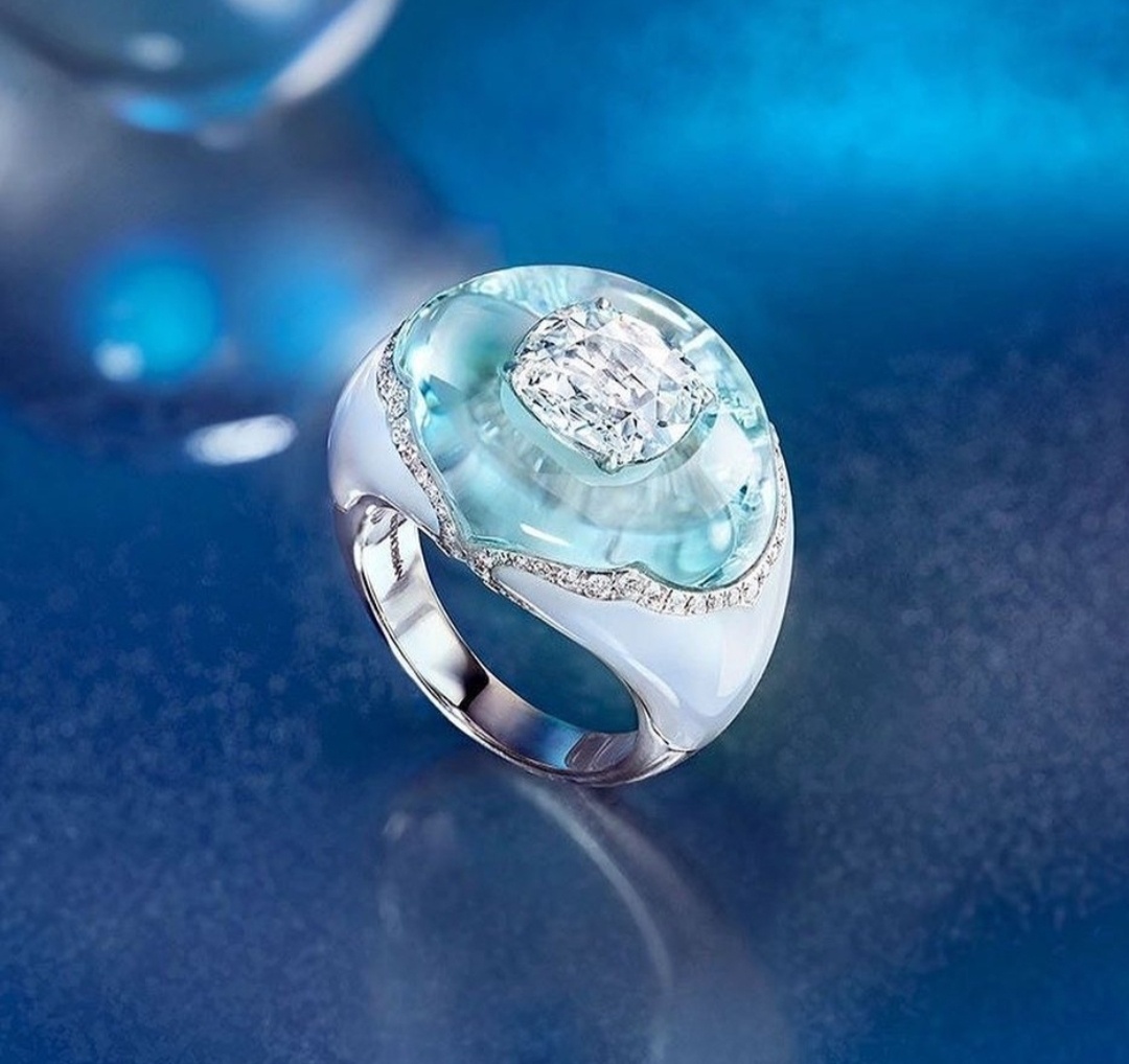 Кольцо от Богосян. Бриллиант, аквамарин и халцедон.