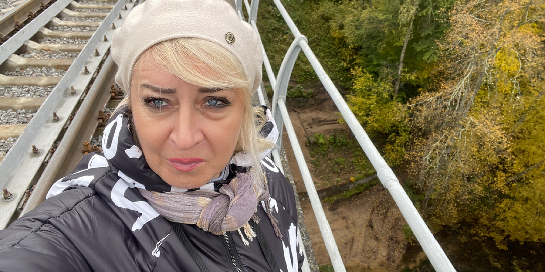 А жизнь идёт...