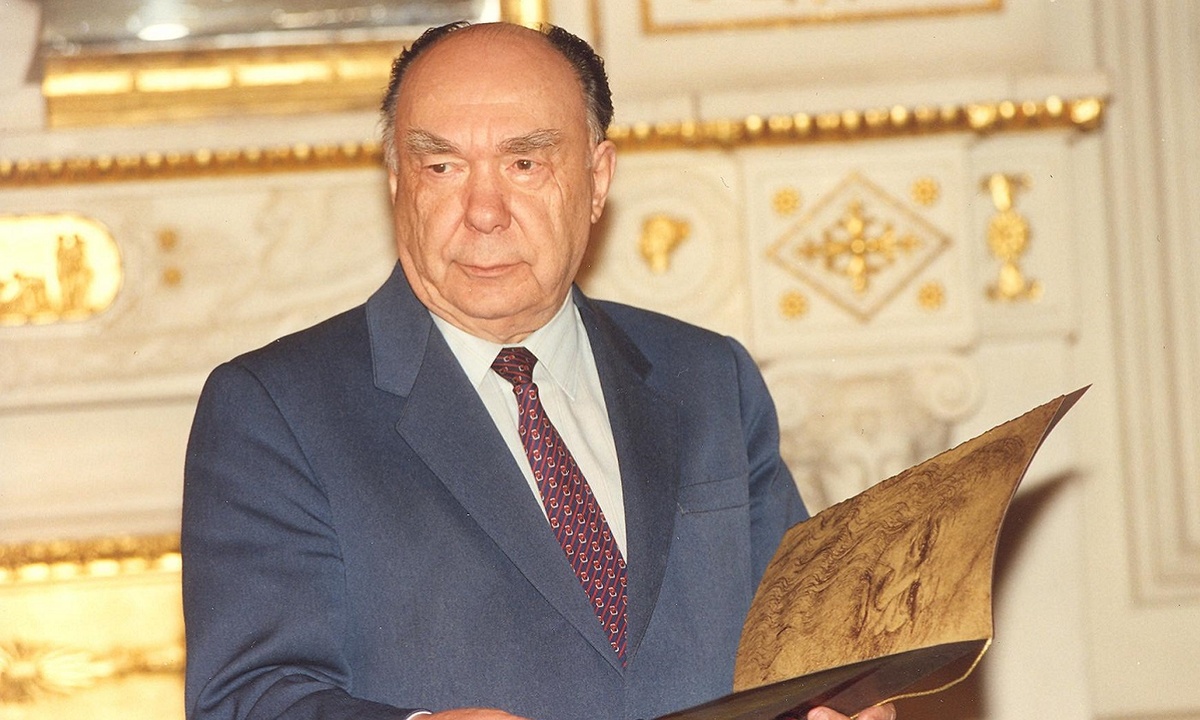 Александр Яковлев