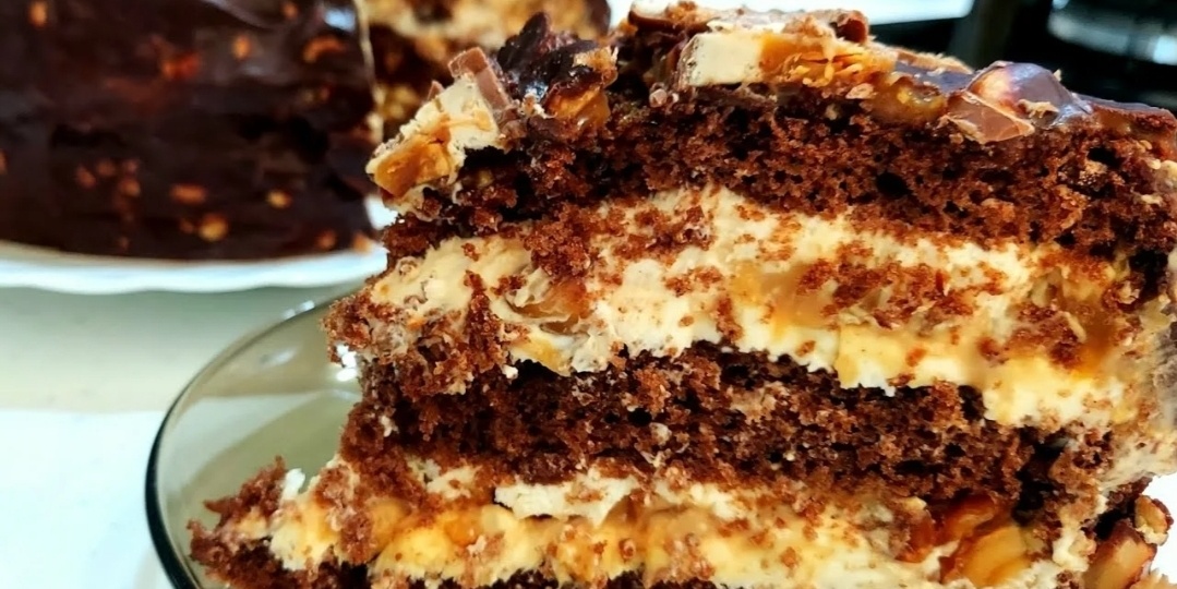 Торт «Сникерс»: многослойное удовольствие.