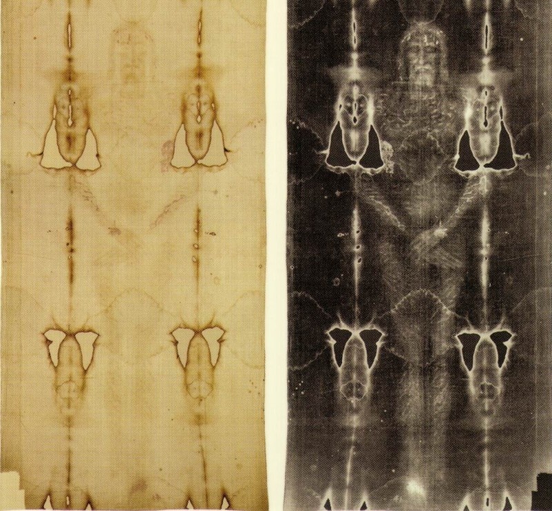 Туринская плащаница в позитиве и негативе.