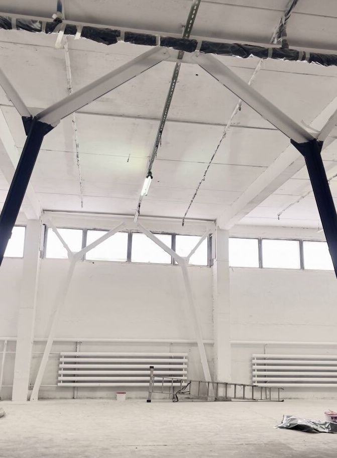 Покраска стен и потолка в складе