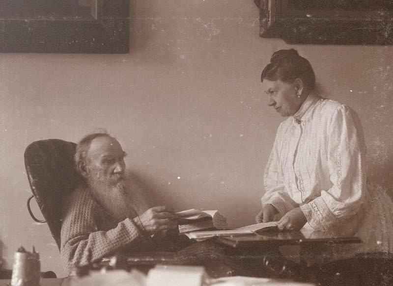 Лев и Софья Толстые. 1908 год