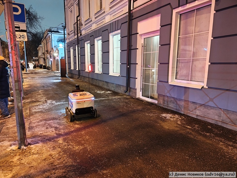 Будущее уже здесь: робот-доставщик на казанских улицах