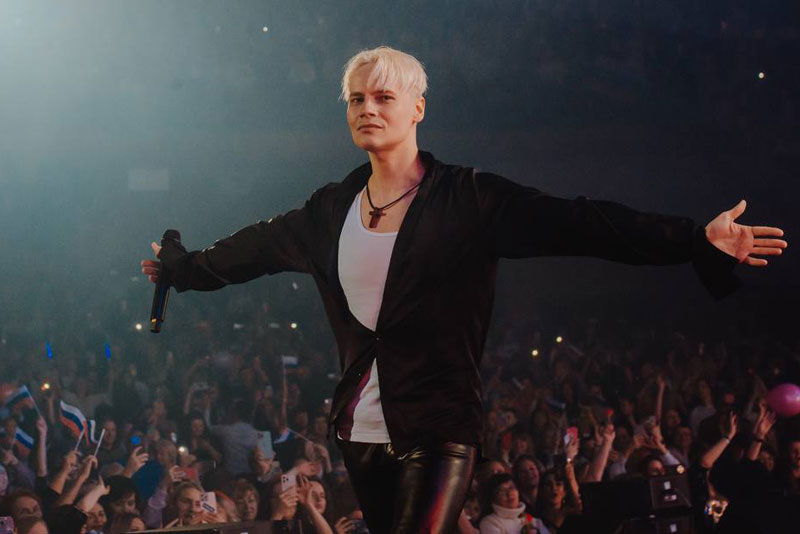    Жительница Екатеринбурга потребовала проверить законность псевдонима SHAMAN на афишах