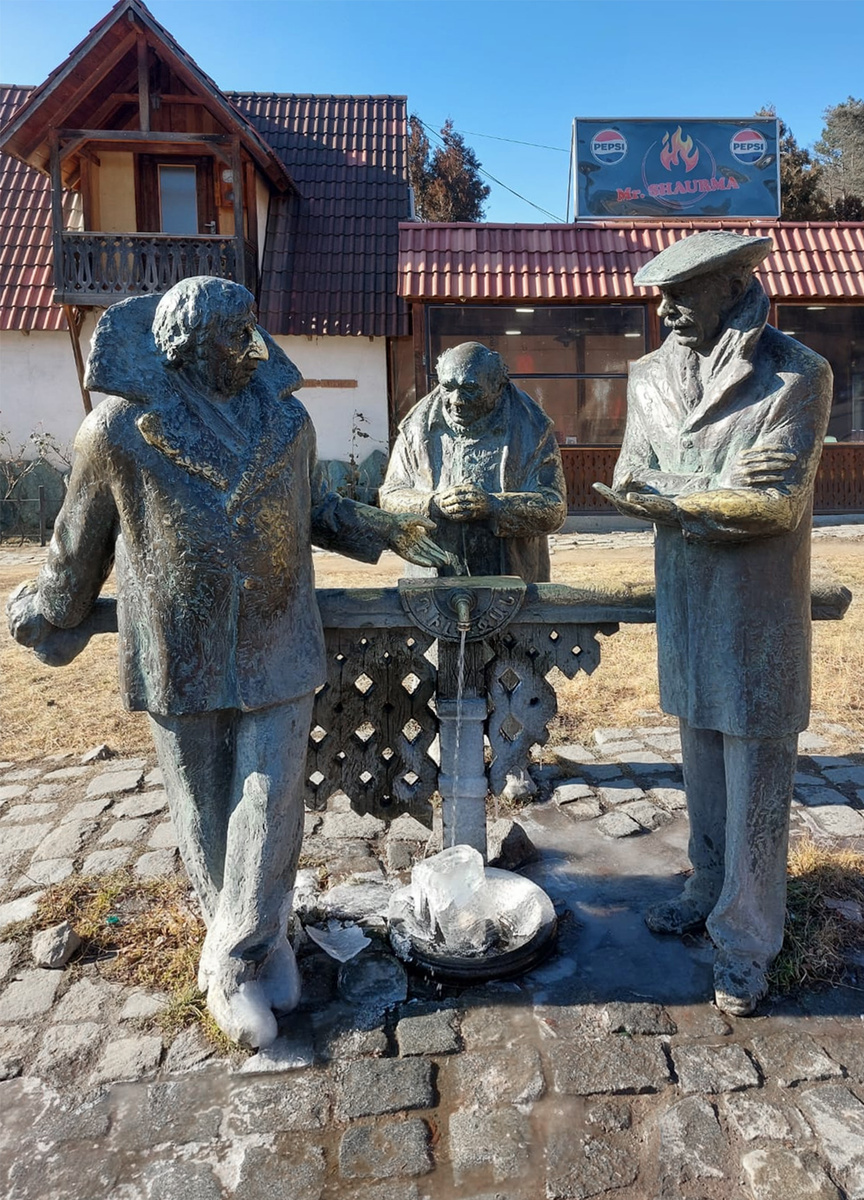 Памятник-фонтан героям фильма Георгия Данелия «Мимино». Дилижан. Армения.