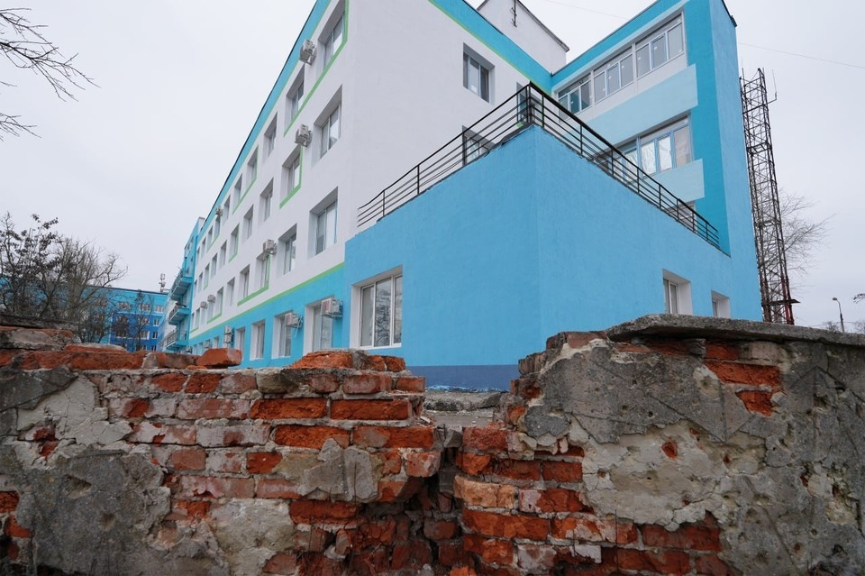    В Мариуполе завершают восстановление корпусов поликлиники №2 Александр ИВАНОВ