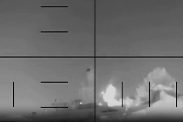 Удар по иранскому фрегату в Индийском океане (кадр из видео) / Department of War   📷