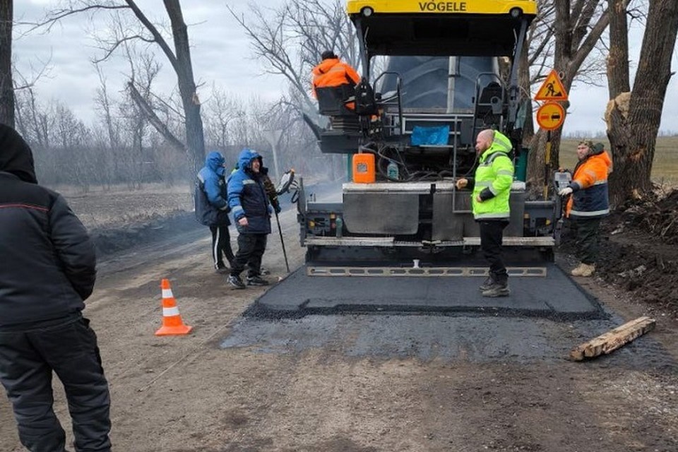    В ДНР стартовал первый этап укладки асфальта в 2026 году. Фото: Служба автомобильных дорог Донбасса