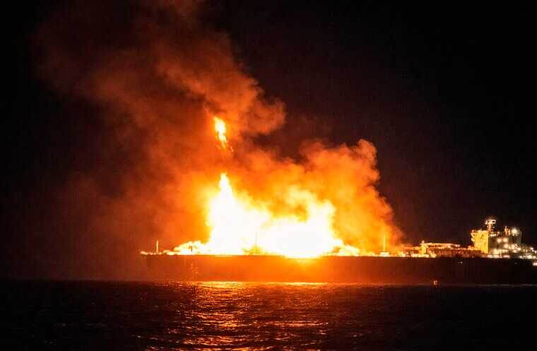 Атака была совершена в 4 часа утра. Все 30 членов экипажа - граждане России. Все спасены.