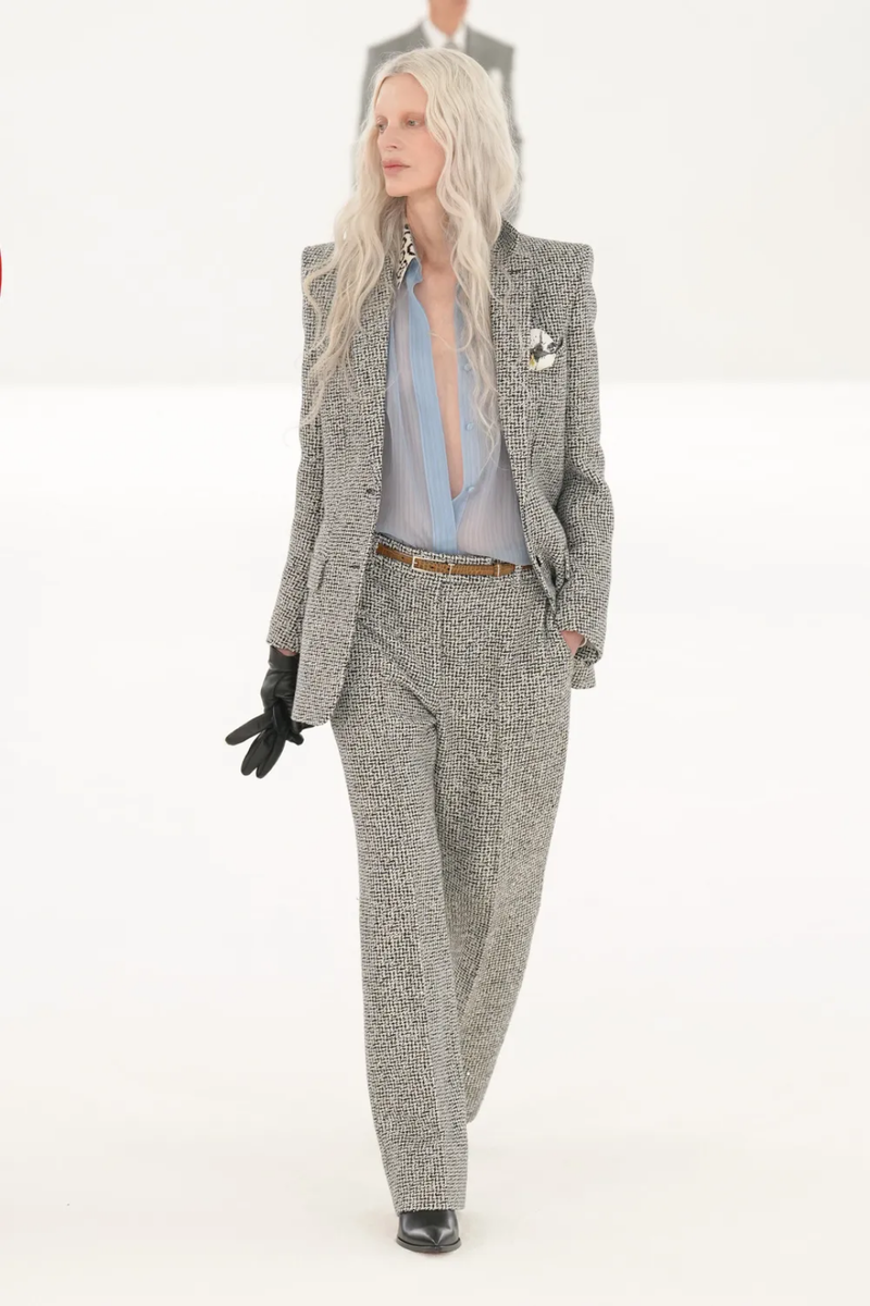    Супермодель Кристен Макменами провозглашает прайм эру flowercore-бутоньерок Фото: Архивы пресс-служб