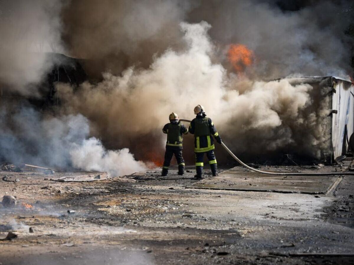    Украинские пожарные на месте пожара | © Фото : ГСЧС Украины