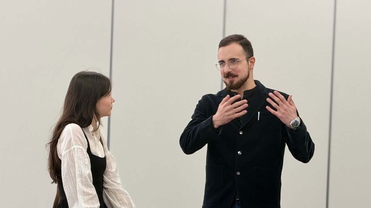 Садыков Богдан Русланович специалист по религии в Иране, выпускник магистратуры ИКВИА ВШЭ Института классического Востока и античности и бакалавриата СПбГУ по востоковедению перед интервью. Источник фото; Союз журналистов СНГ.