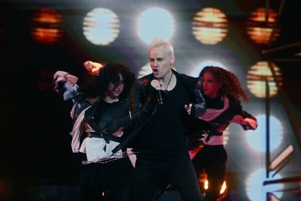 Певец Ярослав Дронов (Shaman) выступает на концерте в честь дня рождения телеканала «МУЗ-ТВ» в Государственном Кремлевском дворце в Москве, 19 октября 2025 года / Кирилл Каллиников/РИА Новости   📷