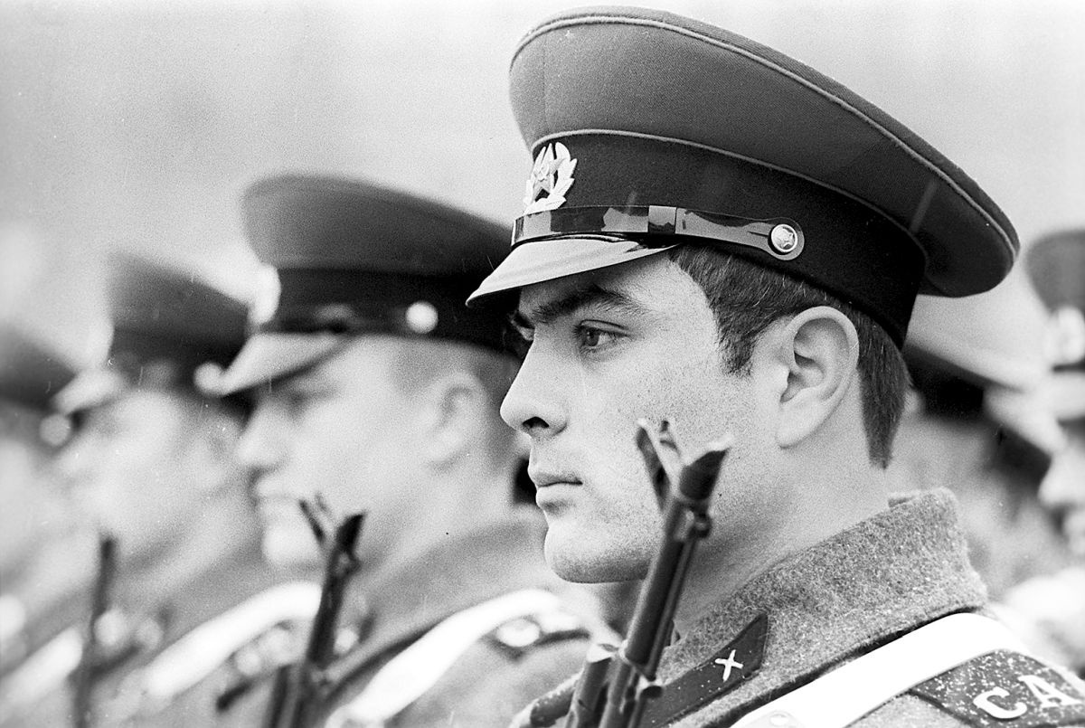    Несокрушимая и легендарная. / Владимир Первенцев/РИА Новости