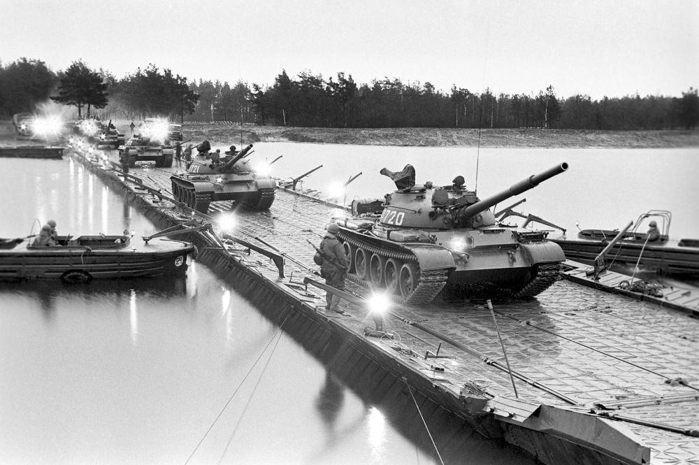    Ученья идут. / Фото: Р. Звягельский/РИА Новости