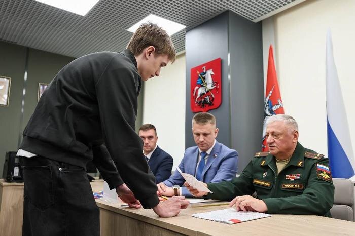 Альтернативная гражданская служба в 2026 году — что известно, нововведения. Обложка © ТАСС / Софья Сандурская