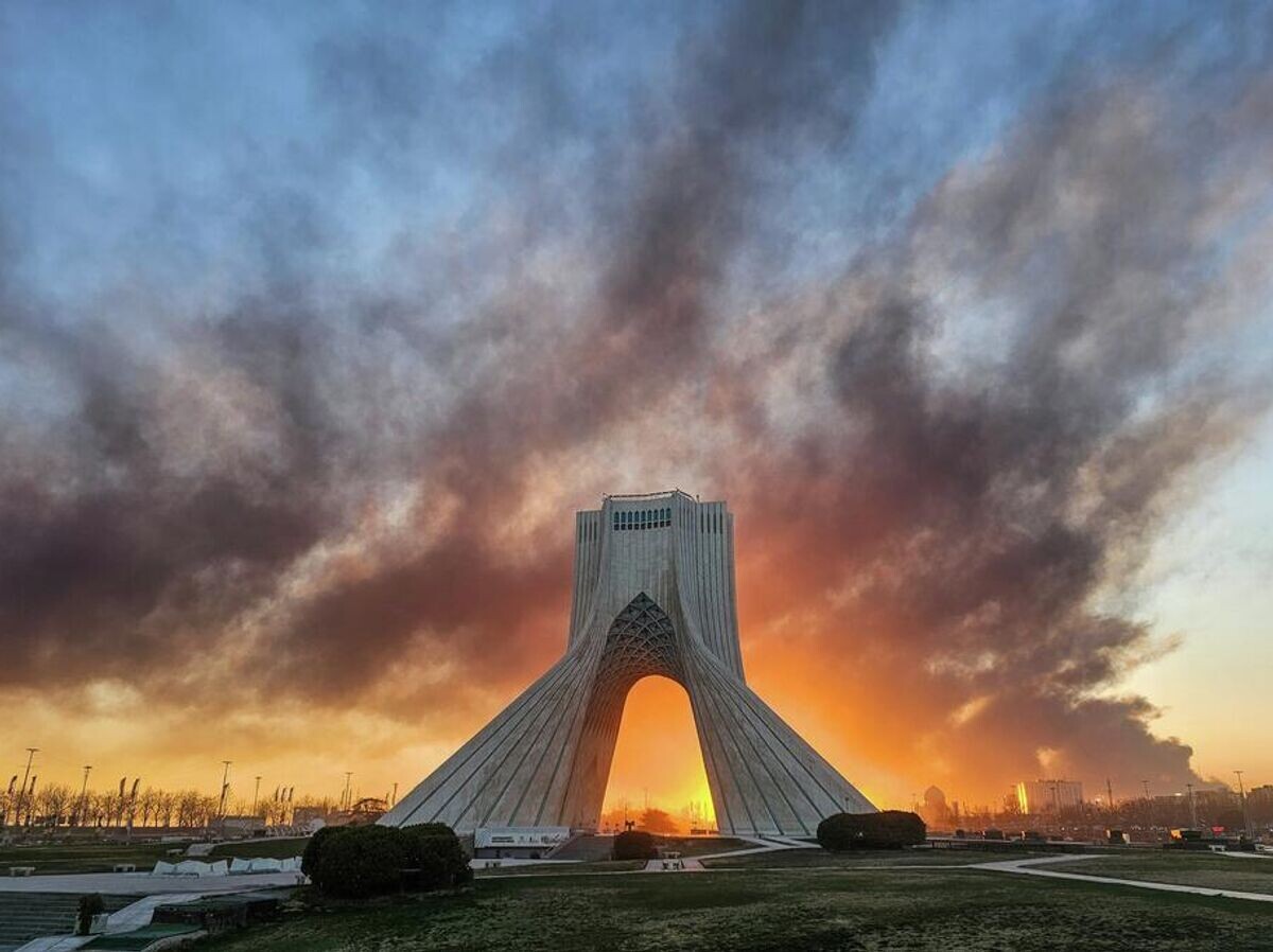    Дым в Тегеране после удара | © AP Photo / ISNA/Davoud Ghahrdar