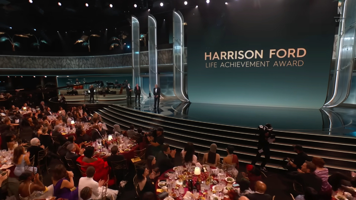 Кадр из благодарственной речи Харрисона Форда после получения награды от профсоюза SAG-AFTRA | Речь целиком доступна на YouTube канале стримера Netflix