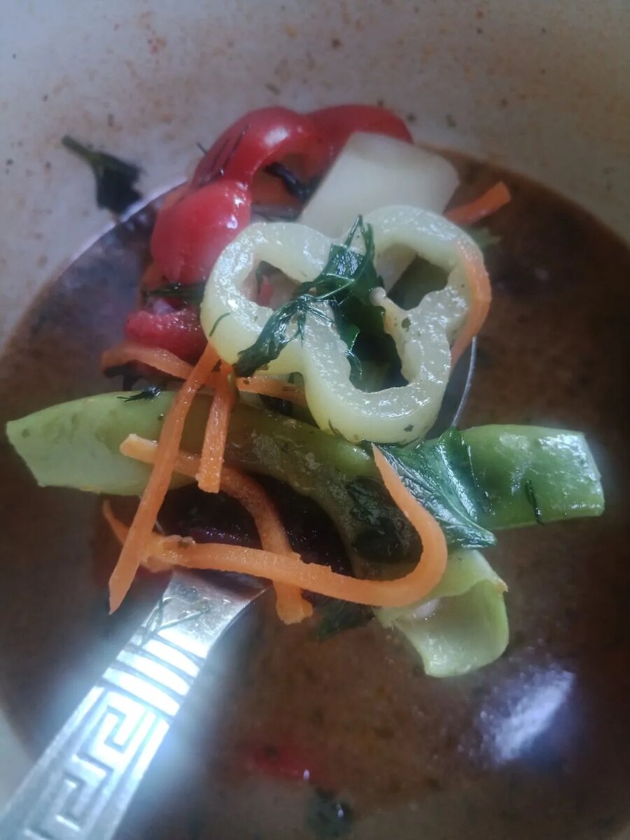 Наваристый суп с овощами.