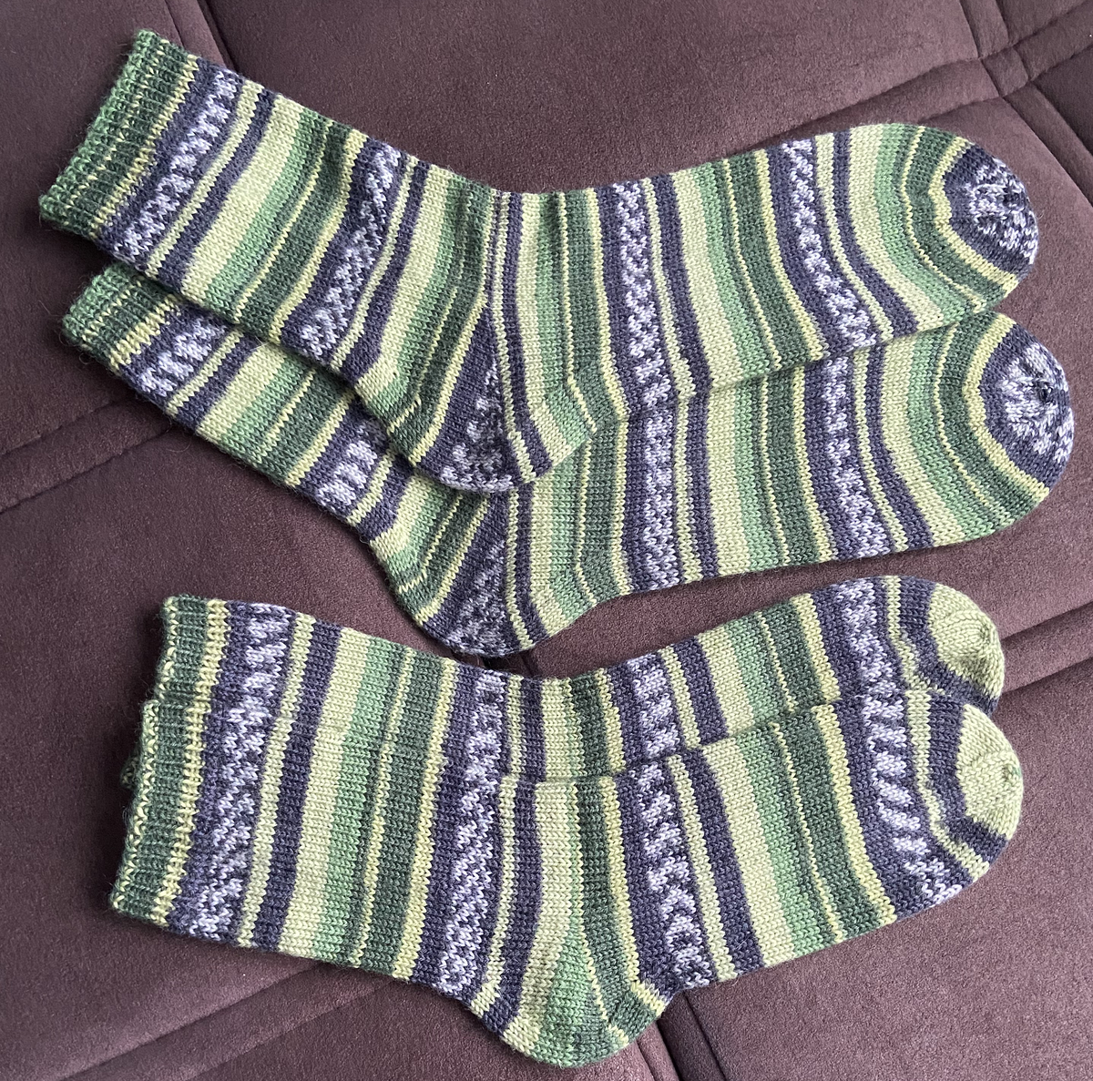 Снизу - мои 36 размер, сверху - мужа 43-44