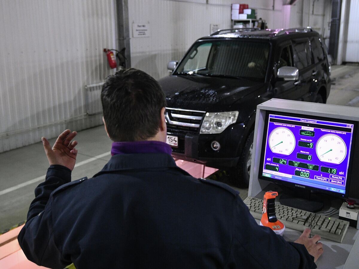    Технический осмотр автомобиля | © РИА Новости / Александр Кряжев