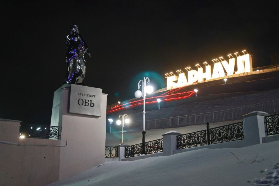    Девушка-Обь на набережной Барнаула. Источник: Олег Укладов