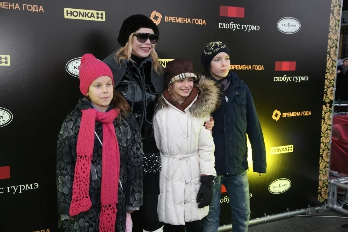    Появление на свет дочки (слева) и сына (справа) Лада Дэнс считает главным «проектом» в жизни. Фото: 2009 г.