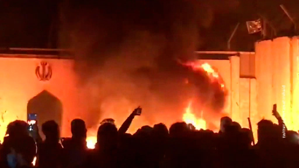    Ирак протестующие подожгли консульство Ирана