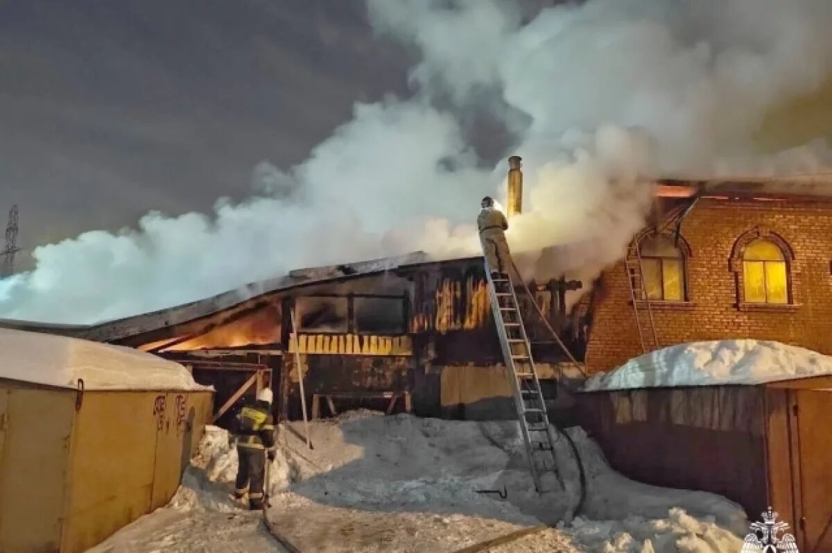    В Томске ночью загорелось производственное здание