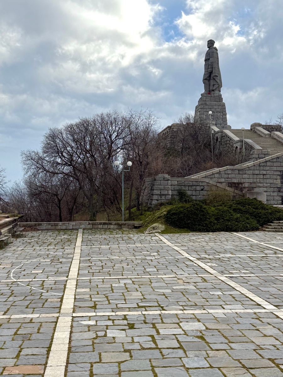 Взашли а Алешу, нас от туда чуть не сдуло, мне в какой-то момент даже плохо стало. Соне понравилось, а я паничку словила.