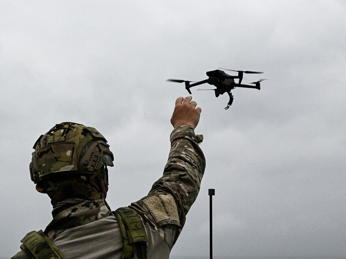    На занятиях по управлению FPV-дронами | © РИА Новости / Виталий Аньков