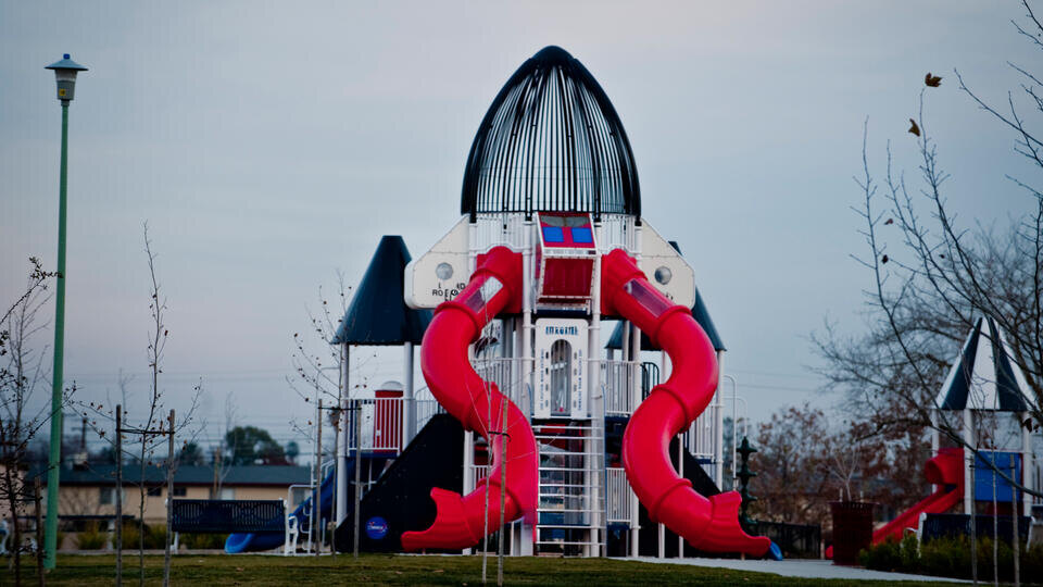    Двух девочек нашли мертвыми в чемоданах у детской площадки www.globallookpress.com/Manny Crisosotomo/ZUMAPRESS.com