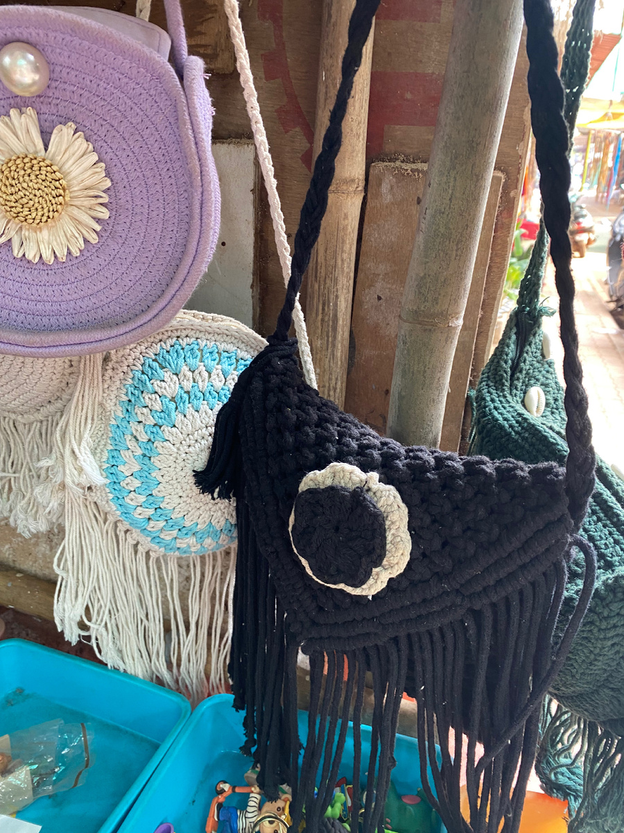 Сумочки с вязаным цветком