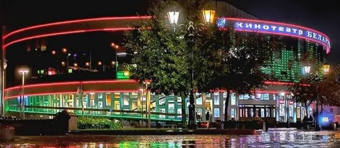 Привет сегодня шли по улице утром я одел красива Егора кастим и покушал и выходим по не могу что не вымазался одежду Ему Выступать в ней и он по дороге у видел Тенотятор Беларусы и спрашивает что за здание и я ему рассказываю и показываю и пошли дальше по дорожке с ним разговаривать и обеснять что каждое здание обозначает и так мы дошли до садика медлено  И интересно была Егорке знать и расазываю и показываю и все  так утра и пробегает с ним весело всегда что ни будь придумает удевит мои зрители и читатели моего блога сейчас уже мы в садику сидим ждём детишек и я потом побегу 