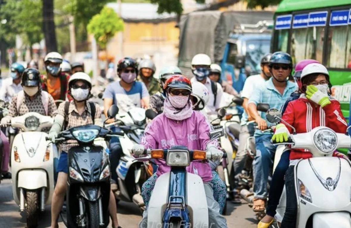 Фото из источника https://www.anitasfeast.com/blog/2013/03/through-the-lens-motorcycle-fashion-in-vietnam/