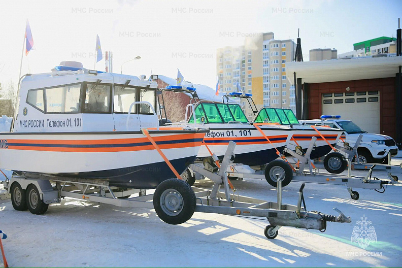    Спасатели ГИМС Югры получили новую технику для помощи на воде