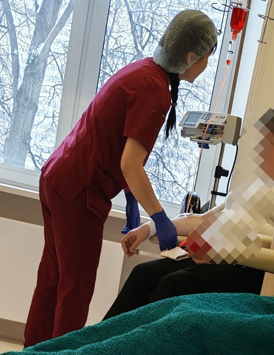 Кому то ставят первый раз красивый Доксирубицин. 