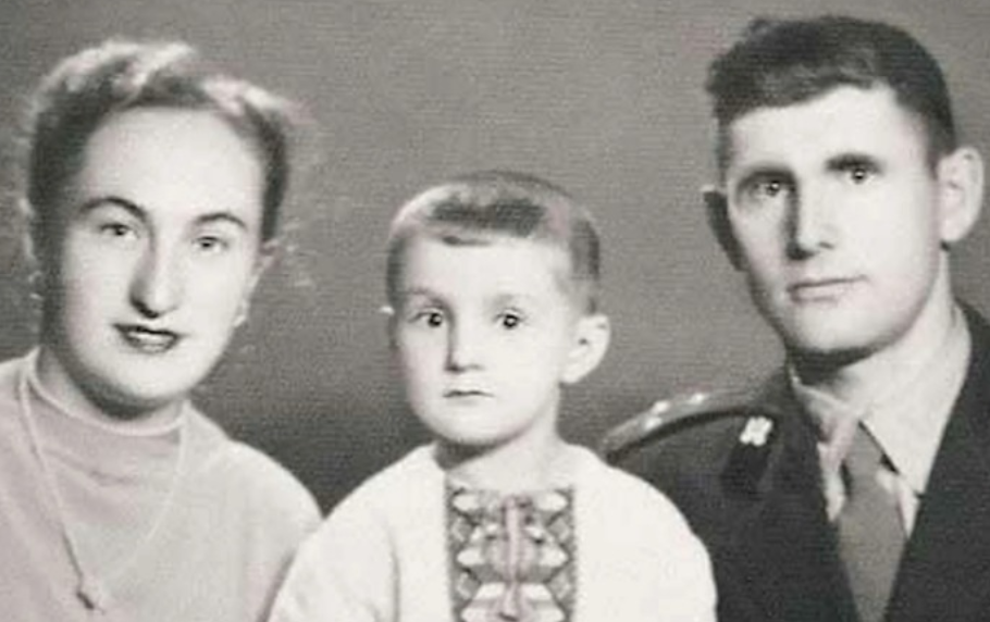 Леонид Ярмольник в детстве с родителями