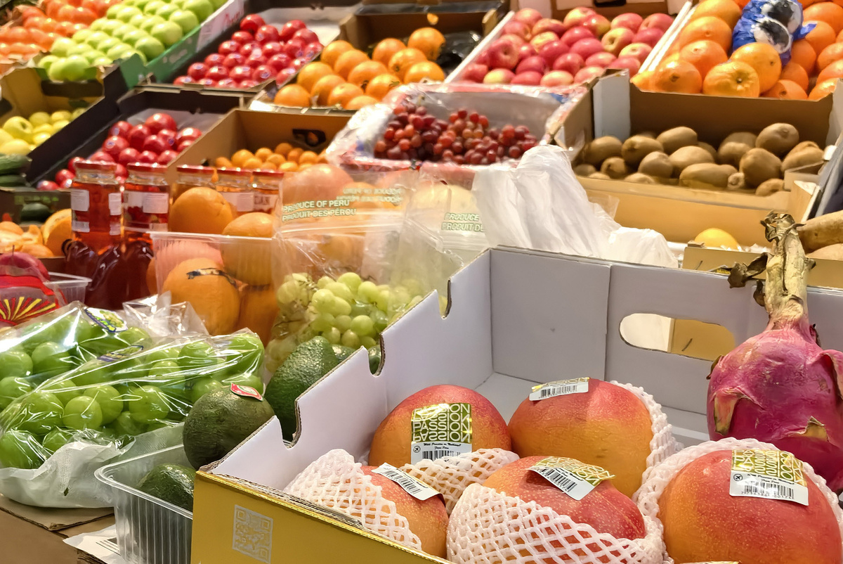 Участники торговой отрасли прогнозируют сокращение ассортимента и рост цен на ряд продуктов.  Фото: ФедералПресс / Ксения Кобалия