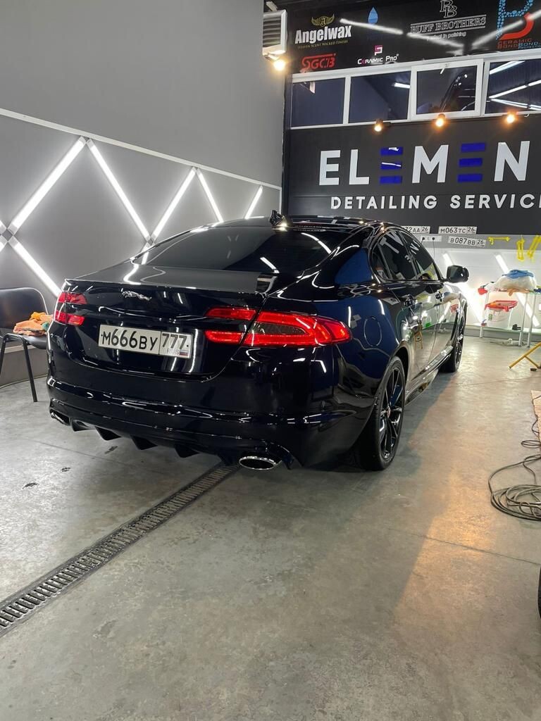 Вступили в силу поправки в закон "О Защите прав потребителей", которые обязывают бизнес использовать русский язык на вывесках, указателях, табличках в общественных местах. Допускается дублирование на языках народов России. Бренды, товарные знаки можно оставлять на иностранном языке. За нарушение требований о размещении информации на русском языке предусмотрена административная ответственность (штрафы).