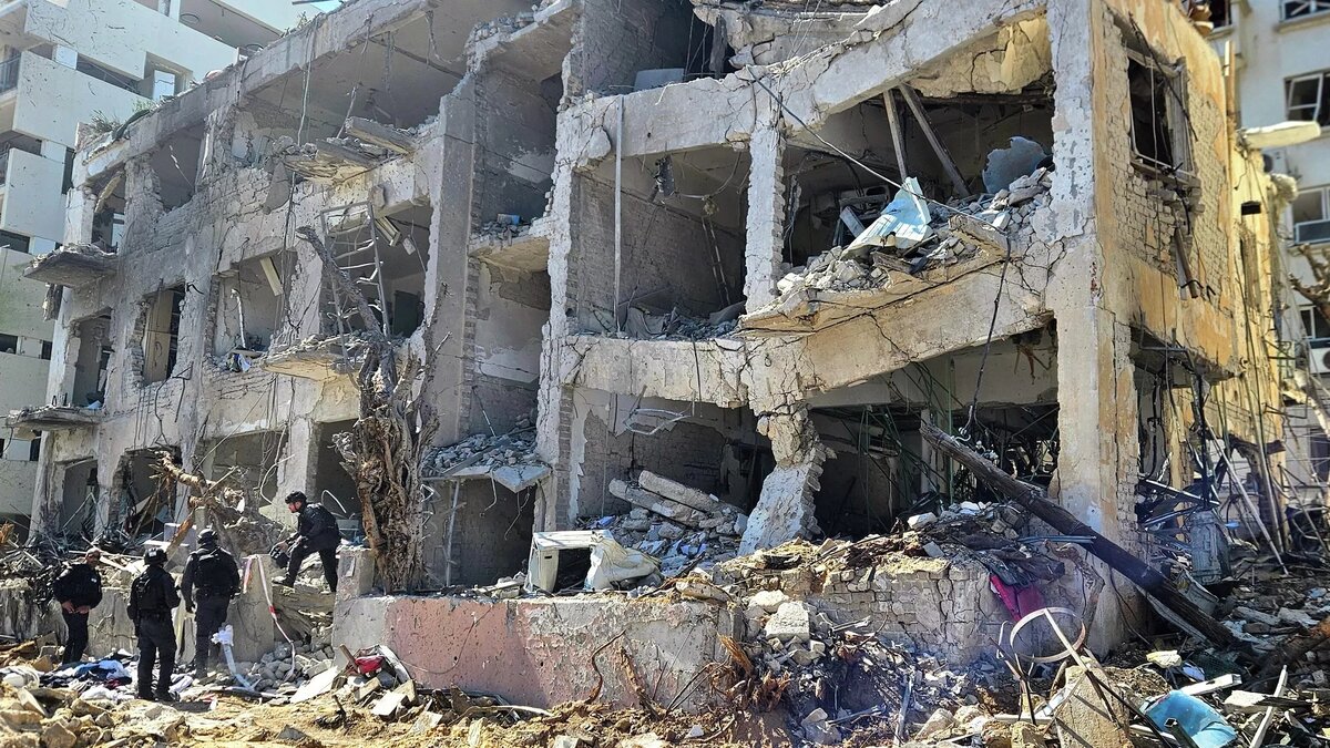 Последствия ударов Ирана по Тель-Авиву © Sputnik / РИА Новости