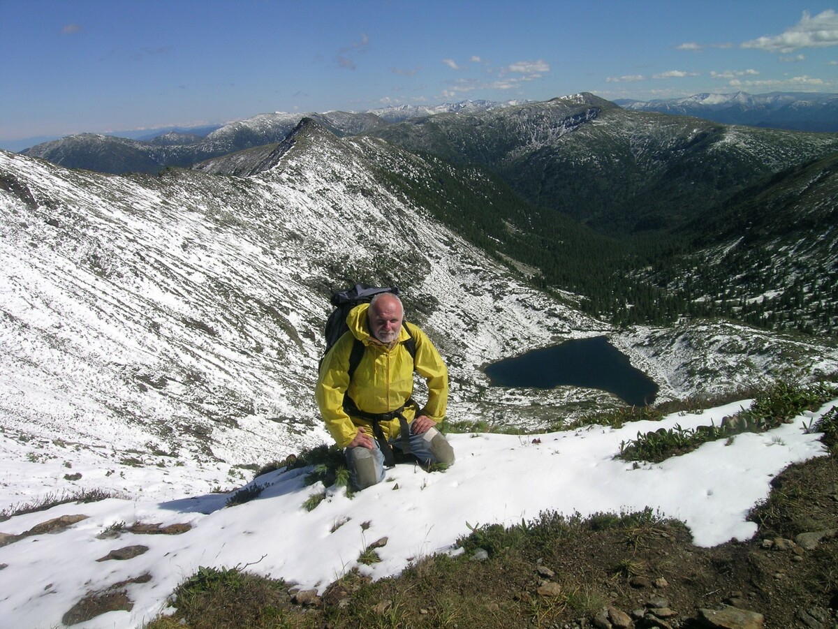 Хамар-Дабан (Южное Прибайкалье), та же высота над уровнем моря, тот же субальпийский пояс. Это 19 августа 2010 г. Думаю, вы легко сможете представить, что творится там зимой 